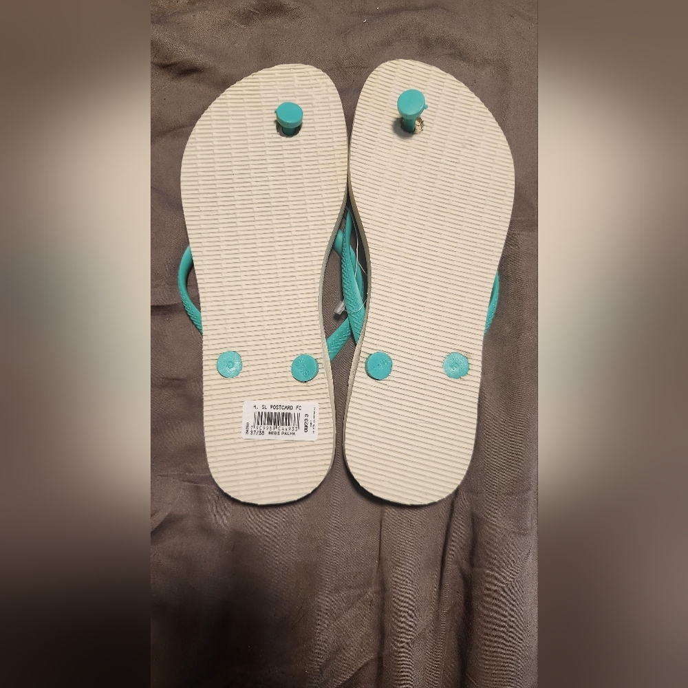 Size 7/8 Havaiana's - Picture 2 of 2